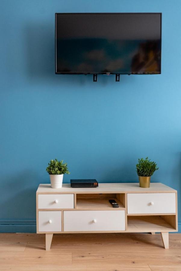 Color & Cosy Dardilly Apartment ภายนอก รูปภาพ